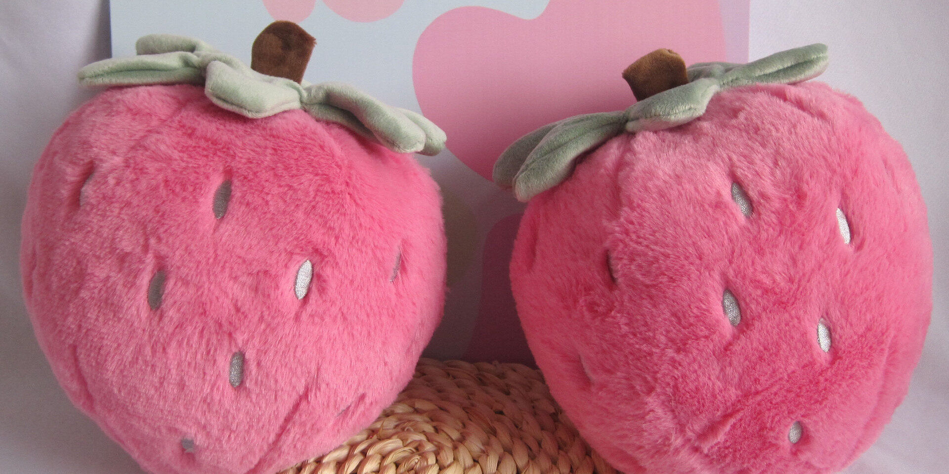 Wholesale 8-Inch Strawberry Plush Doll, Soft Fruit Plush Toy, Wedding Toss Gifts
